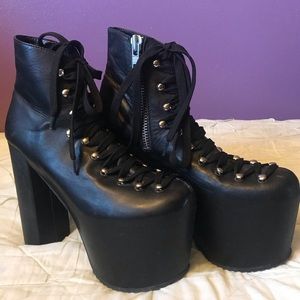 BLACK UNIF HELLBOUNDS SIZE 10 - Bought As Preowned